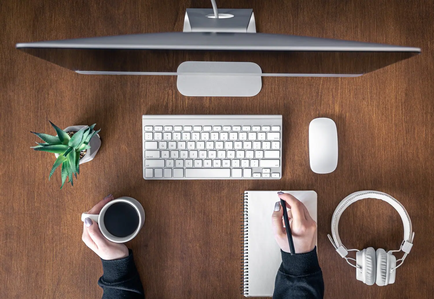 Minimalizm w praktyce: Jak uprościć życie i zwiększyć produktywność?