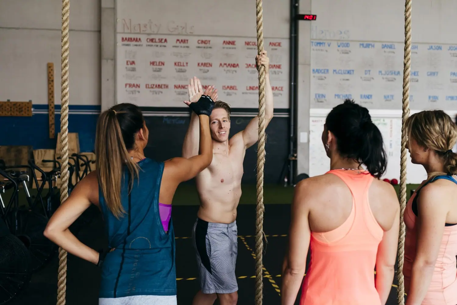 CrossFit dla amatorów: Bezpieczne wprowadzenie do treningu wysokiej intensywności