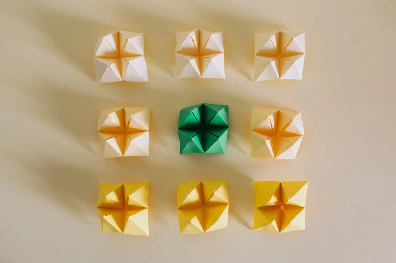 Sztuka origami: Medytacyjne składanie papieru