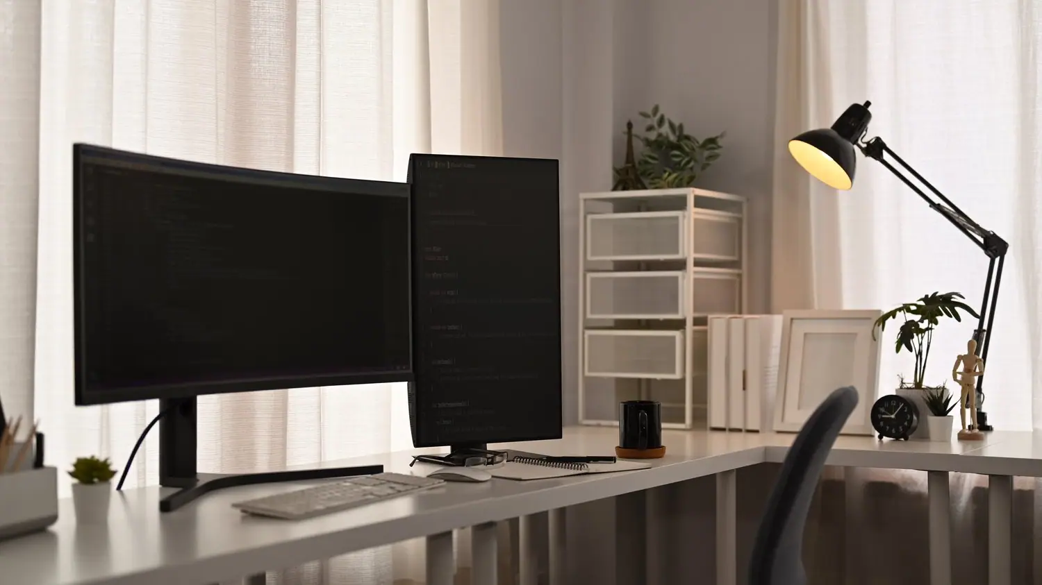 Jak wybrać monitor do pracy zdalnej? Parametry, które naprawdę mają znaczenie